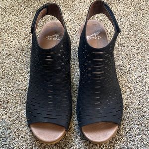 Barely worn dansko heeled sandals! Size 40